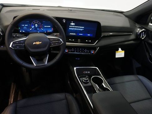 New 2026 Chevrolet Equinox LT w/ Convenience Package II image 13