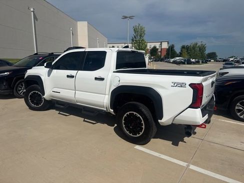 Used 2025 Toyota Tacoma TRD Off-Road AWD/4WD image 5