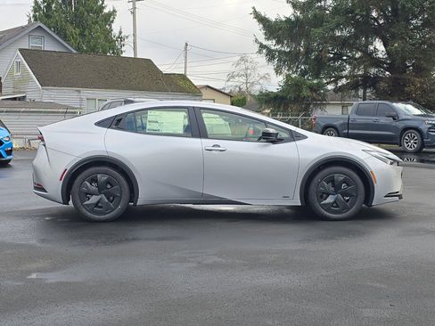 New 2026 Toyota Prius LE image 7