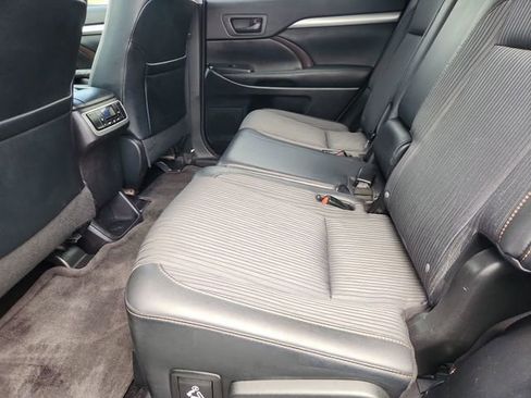 Used 2014 Toyota Highlander Plus FWD image 22