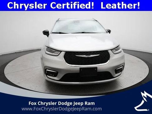 Certified 2024 Chrysler Pacifica Touring-L image 11