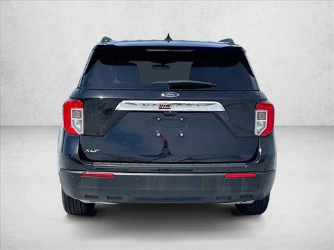 Used 2024 Ford Explorer XLT RWD image 4
