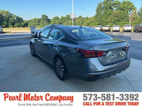 Used 2025 Nissan Altima 2.5 SV FWD image 6