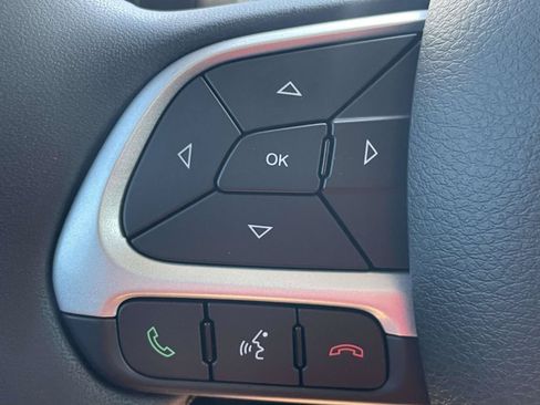 Used 2018 Jeep Renegade Latitude FWD image 23