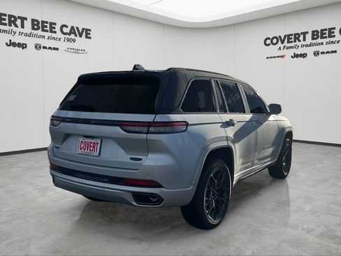 New 2025 Jeep Grand Cherokee Summit image 9