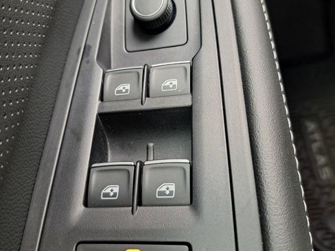 Used 2025 Volkswagen Atlas SEL image 16