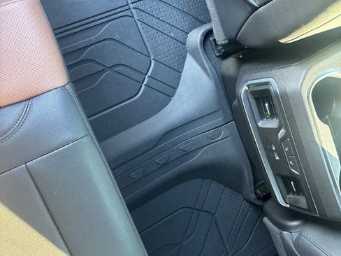 Used 2023 Chevrolet Silverado 1500 High Country w/ High Country Premium Package AWD/4WD image 35