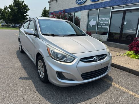 Used 2015 Hyundai Accent GLS FWD image 2