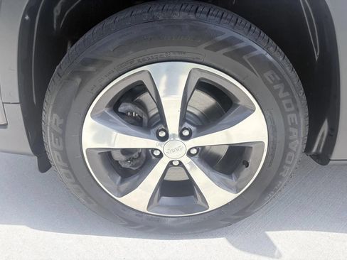 Used 2019 Jeep Cherokee Limited AWD/4WD image 17