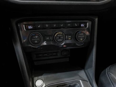 Used 2018 Volkswagen Tiguan SE w/ Panoramic Sunroof Package FWD image 25