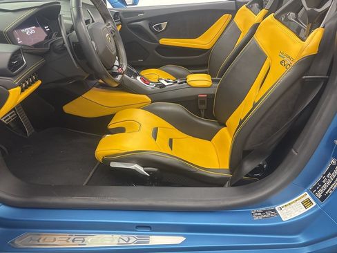 Used 2020 Lamborghini Huracan EVO RWD image 34