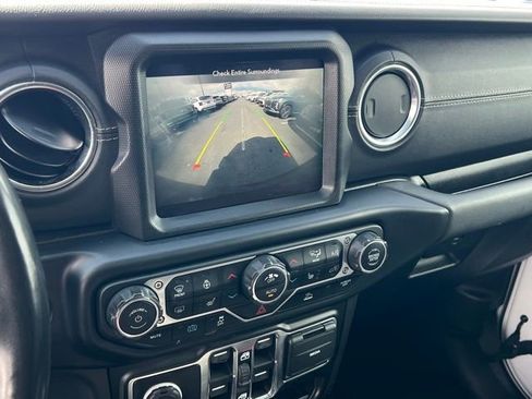 Used 2021 Jeep Wrangler Unlimited Sahara w/ Cold Weather Group AWD/4WD image 22