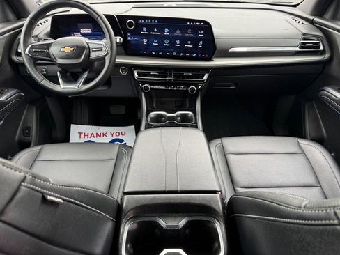 Used 2025 Chevrolet Traverse LT image 13