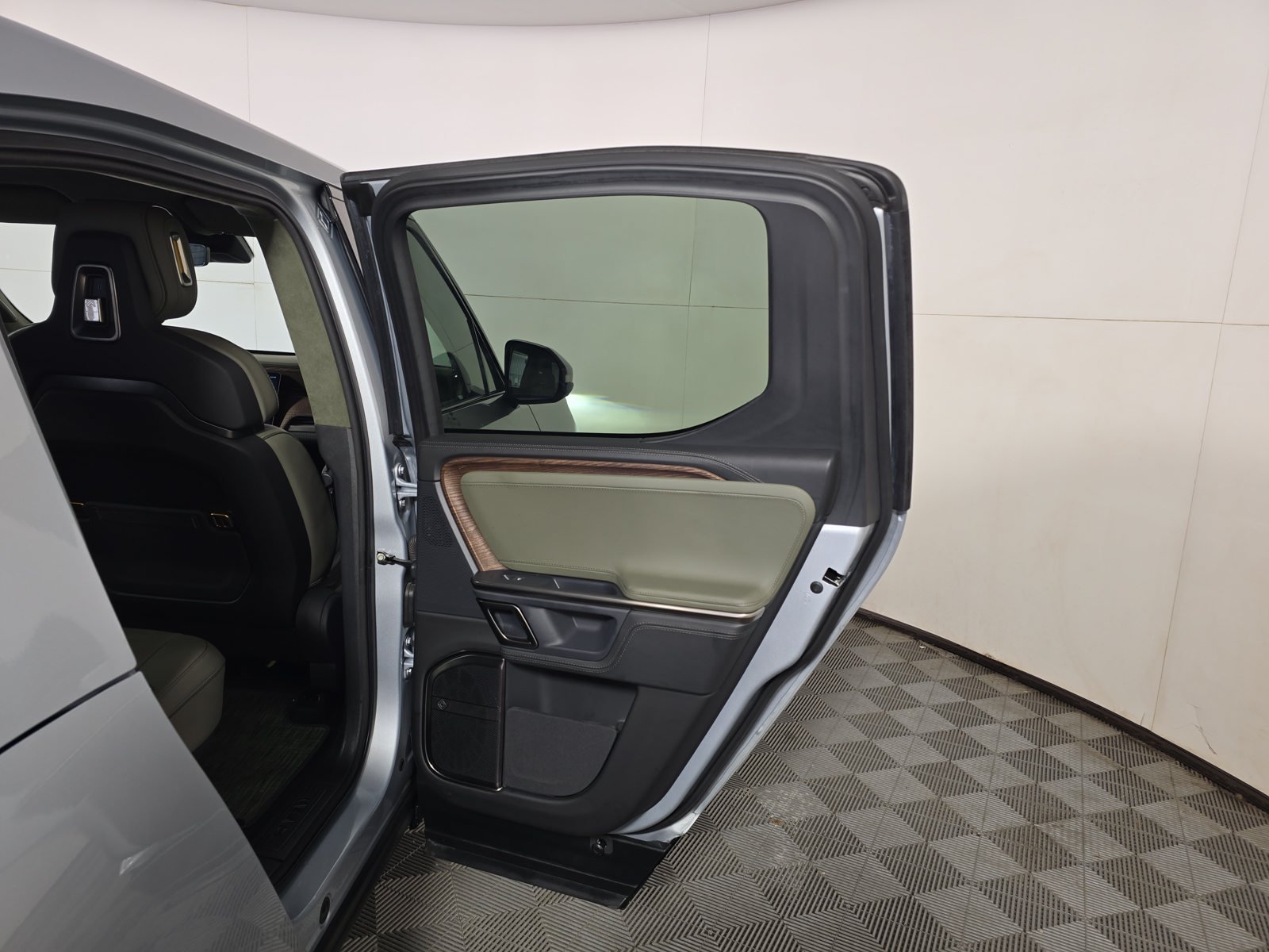 Used 2023 Rivian R1T Adventure Quad AWD/4WD image 19