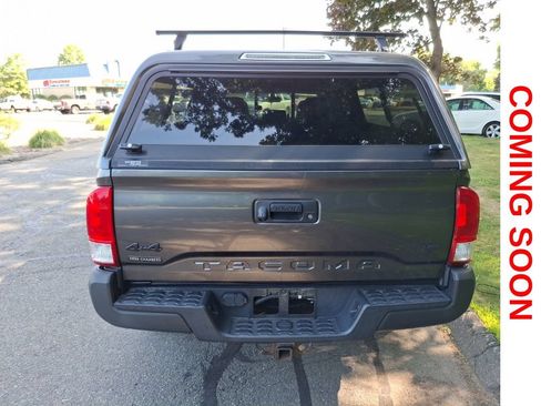Used 2017 Toyota Tacoma SR5 w/ Tow Package AWD/4WD image 7