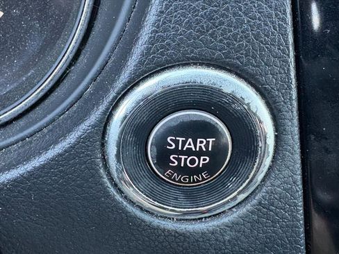 Used 2016 Nissan Rogue SV image 11