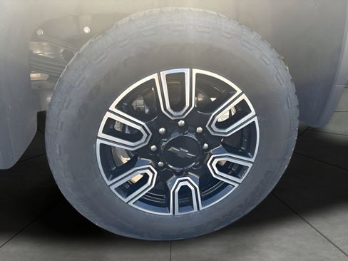 Used 2022 Chevrolet Silverado 3500 LTZ w/ LTZ Convenience Package image 11