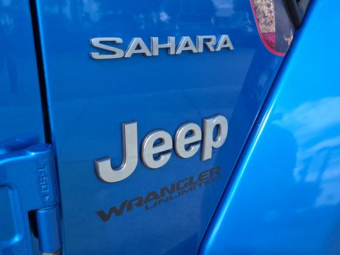 Used 2022 Jeep Wrangler Unlimited Sahara w/ LED Lighting Group AWD/4WD image 38