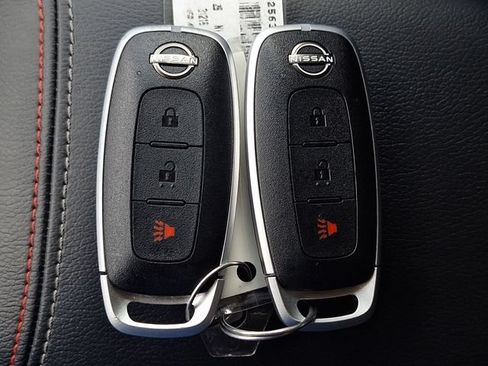 Certified 2025 Nissan Kicks SR FWD image 29