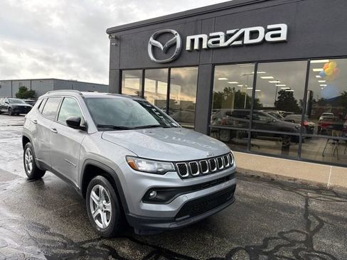 Used 2023 Jeep Compass Latitude w/ Convenience Group AWD/4WD image 1