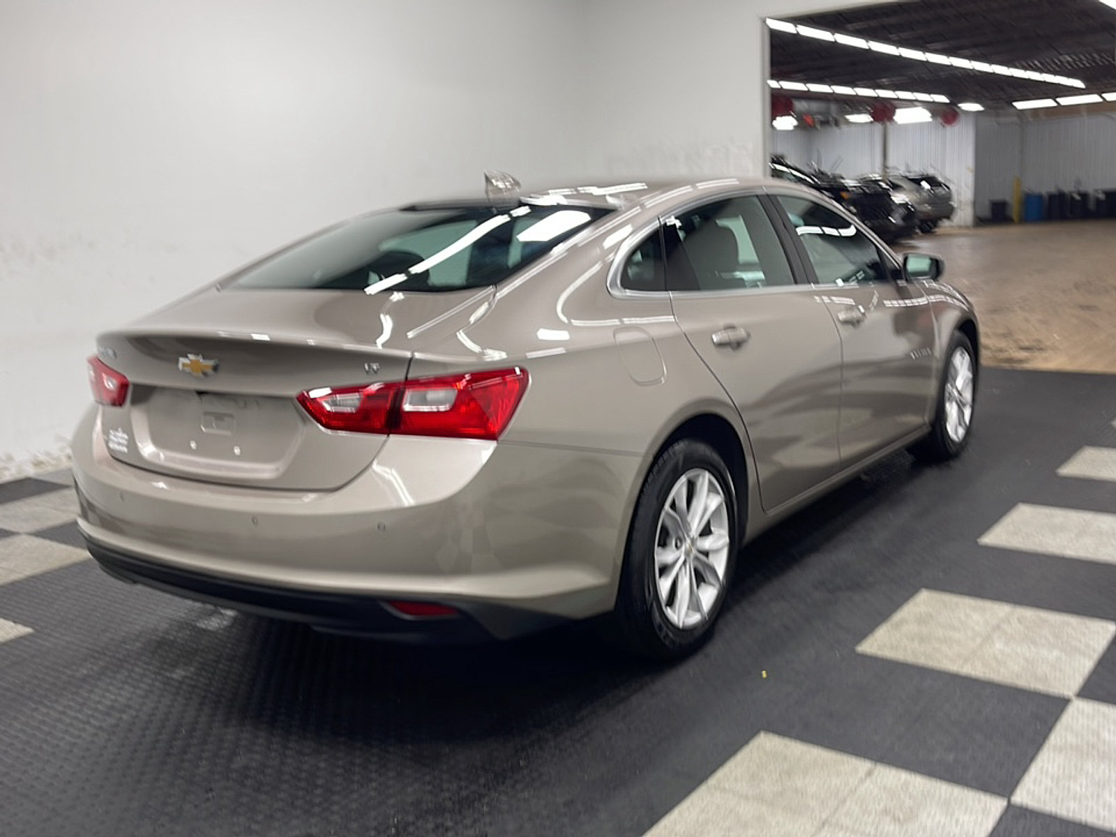 Used 2025 Chevrolet Malibu LT FWD image 17