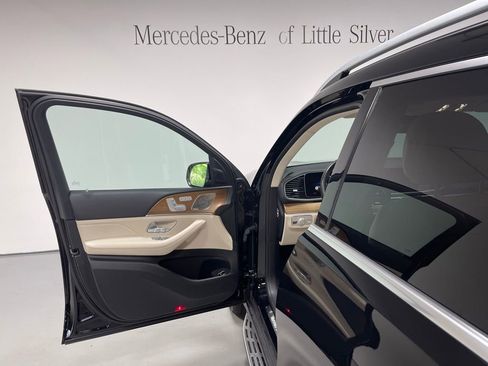 Used 2022 Mercedes-Benz GLS 450 4MATIC image 17