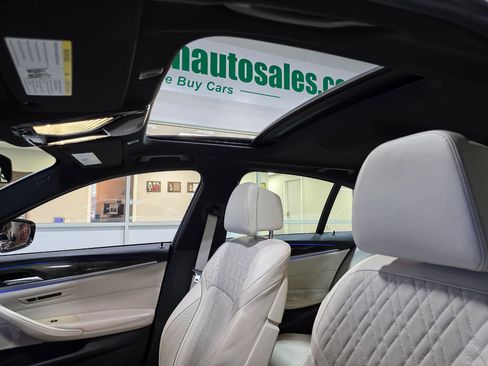 Used 2018 BMW 530e xDrive image 43