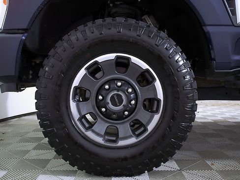 Used 2023 Ford F350 Platinum w/ Tremor Off-Road Package AWD/4WD image 4