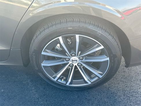 Used 2022 Volvo S60 B5 Momentum w/ Premium Package image 23