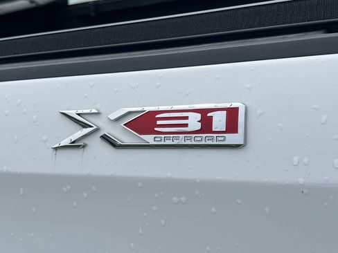 Used 2023 GMC Sierra 1500 Elevation w/ X31 Off-Road Package AWD/4WD image 11