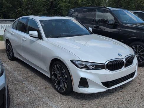 Used 2025 BMW 330i xDrive Sedan w/ Convenience Package AWD/4WD image 4