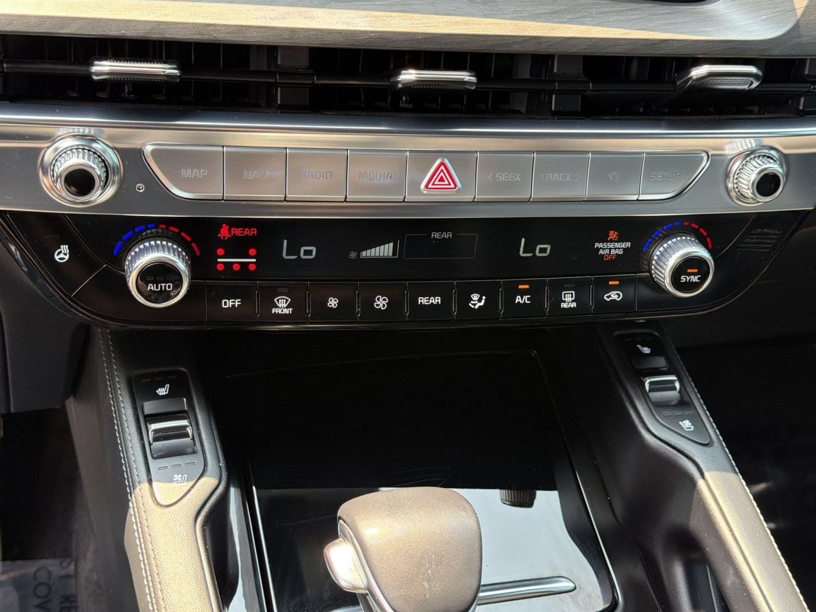 Used 2024 Kia Telluride SX Prestige X-Pro AWD/4WD image 17
