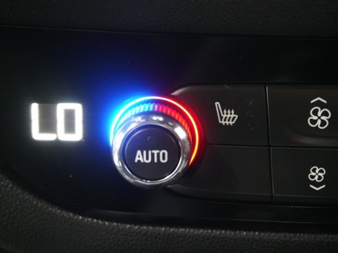 Used 2022 Buick Enclave Essence FWD image 22