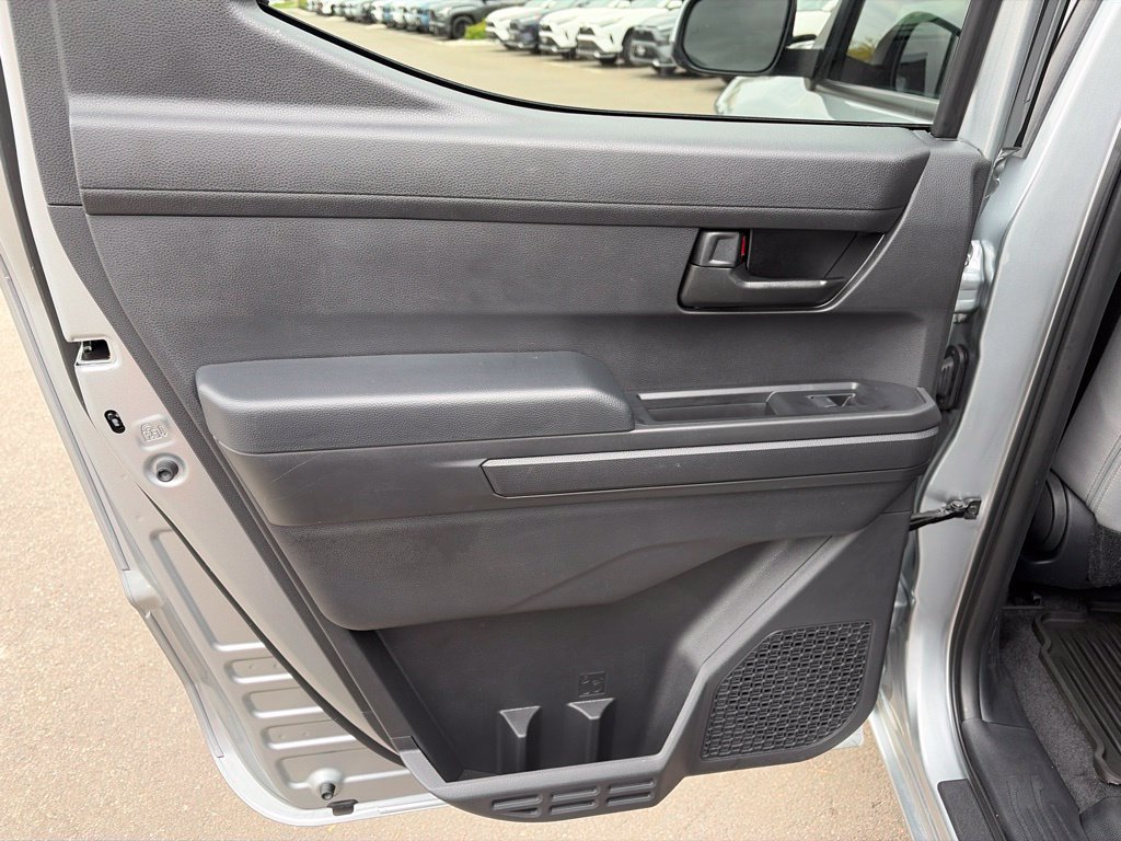 Used 2025 Toyota Tacoma SR5 AWD/4WD image 17