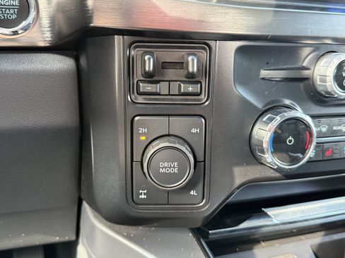 Used 2024 Ford F250 Lariat w/ Sport Appearance Package AWD/4WD image 24