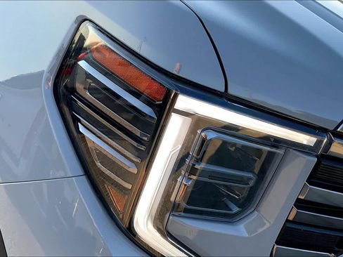Used 2024 GMC Sierra 1500 AT4 w/ Technology Package AWD/4WD image 28