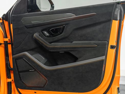 Used 2024 Lamborghini Urus Performante AWD/4WD image 49