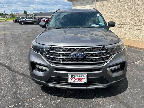 Used 2022 Ford Explorer XLT AWD/4WD image 3