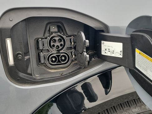 Used 2025 Nissan Ariya AWD image 30