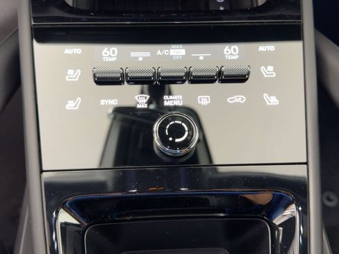 Certified 2026 Porsche Cayenne E-Hybrid Coupe AWD/4WD image 19