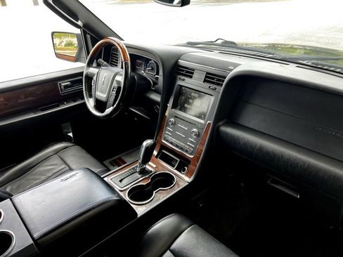 Used 2017 Lincoln Navigator L Select image 26