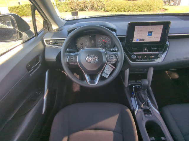 Certified 2025 Toyota Corolla Cross LE FWD image 17