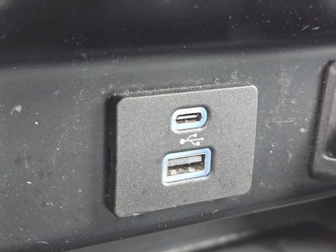 Used 2023 Ford F150 XLT image 5