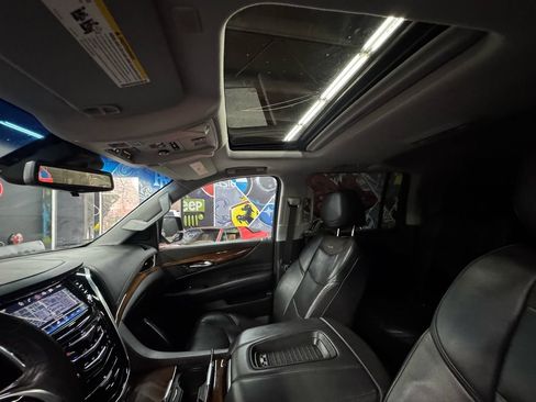 Used 2020 Cadillac Escalade ESV Luxury w/ Escalade Sport Edition AWD/4WD image 32