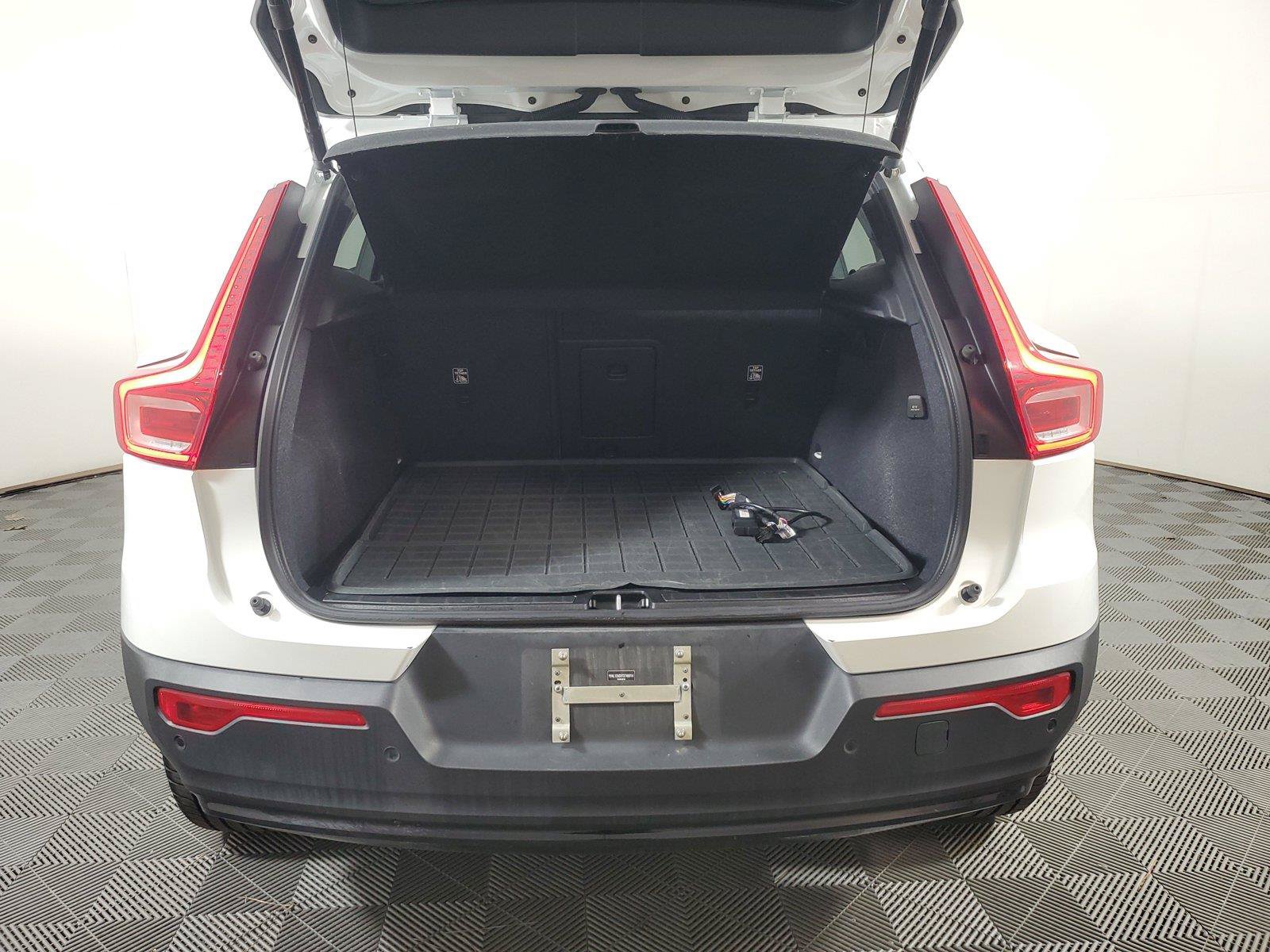 Used 2026 Volvo XC40 B5 Plus AWD/4WD image 9