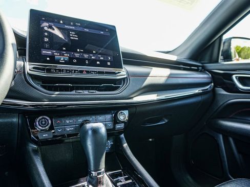 Used 2024 Jeep Compass Trailhawk image 37