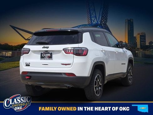 Used 2024 Jeep Compass Trailhawk AWD/4WD image 7