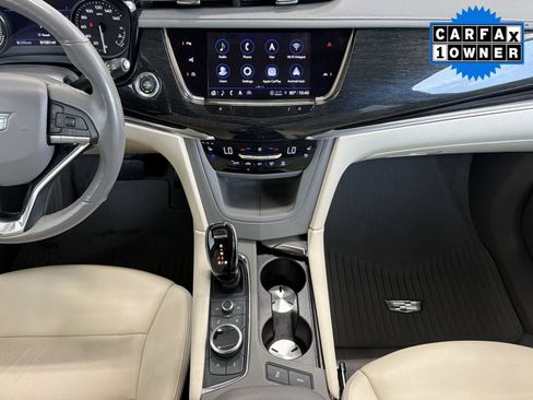 Used 2022 Cadillac XT6 Premium Luxury w/ Technology Package FWD image 18