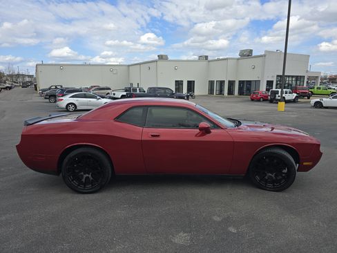 Used 2010 Dodge Challenger R/T image 9
