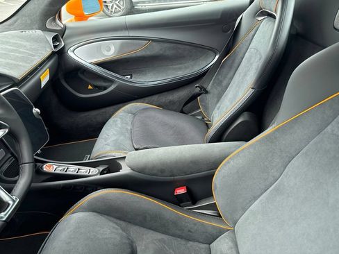 Used 2026 McLaren Artura Spider RWD image 6